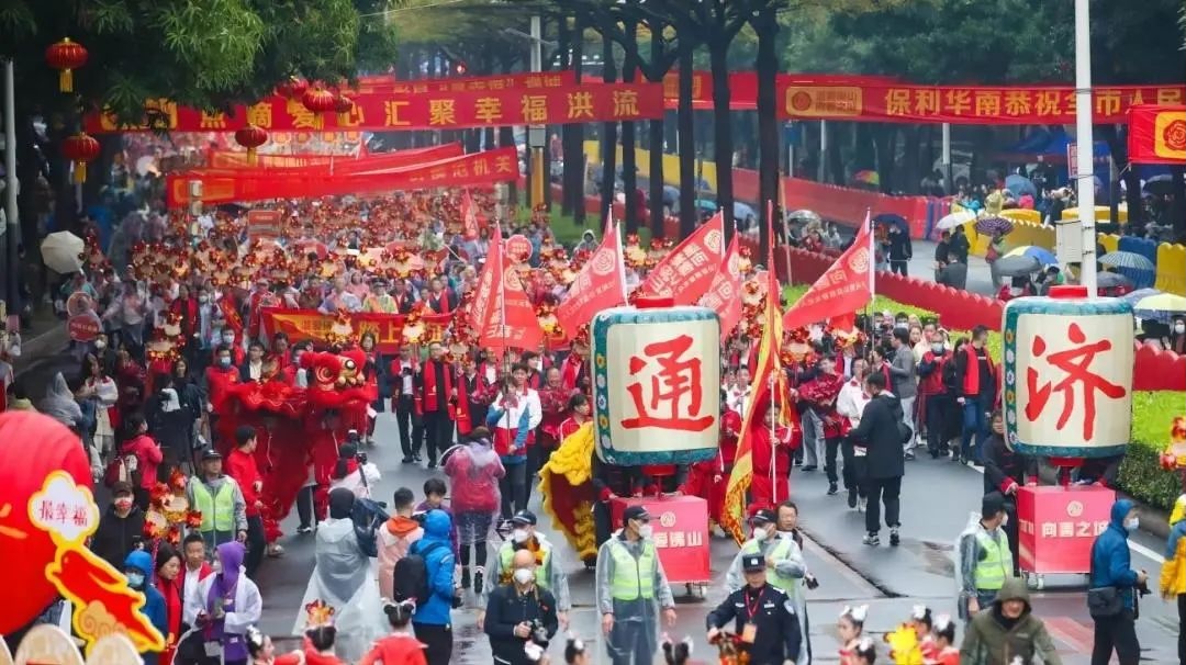 2023年2月，海天味业·康泽基金会作为“禅城方阵”的公益慈善爱心组织代表，参加2023年元宵公益慈善文化人人行大型巡游活动。